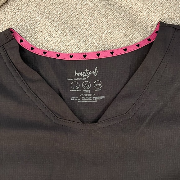Grey (pewter) scrub top! Size XS fits XS and small! - Picture 2 of 2